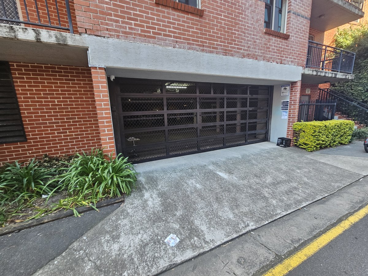 Superbly located, this modern one bedroom apartment delivers effortless urban living