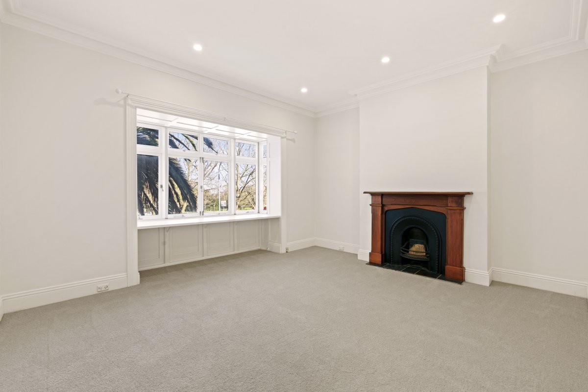 Beautifully presented tri-level terrace