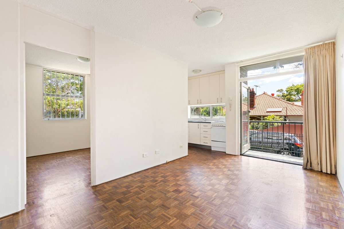 Attractive convenient location. Pet Friendly!