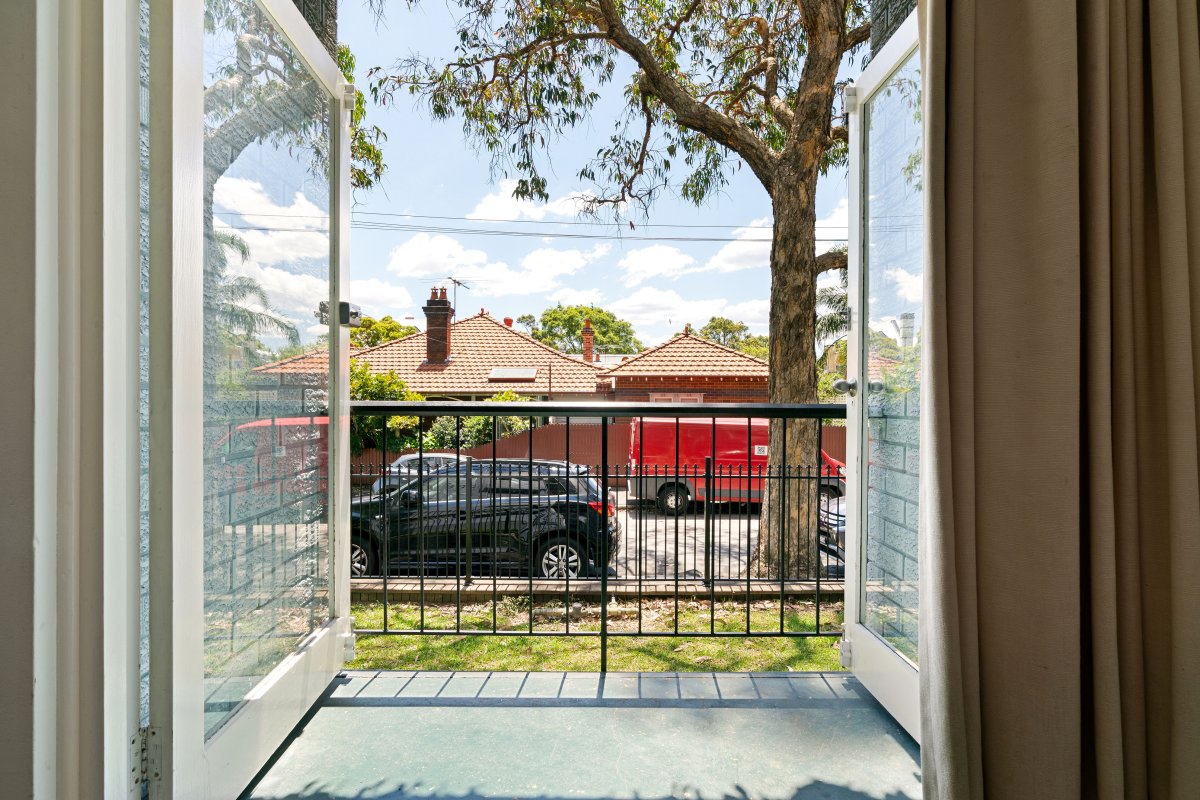 Attractive convenient location. Pet Friendly!