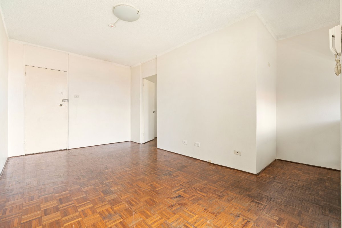 Attractive convenient location. Pet Friendly!