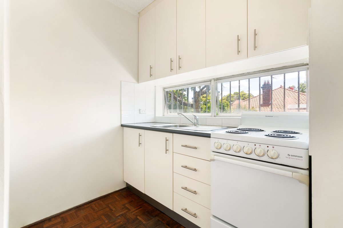 Attractive convenient location. Pet Friendly!