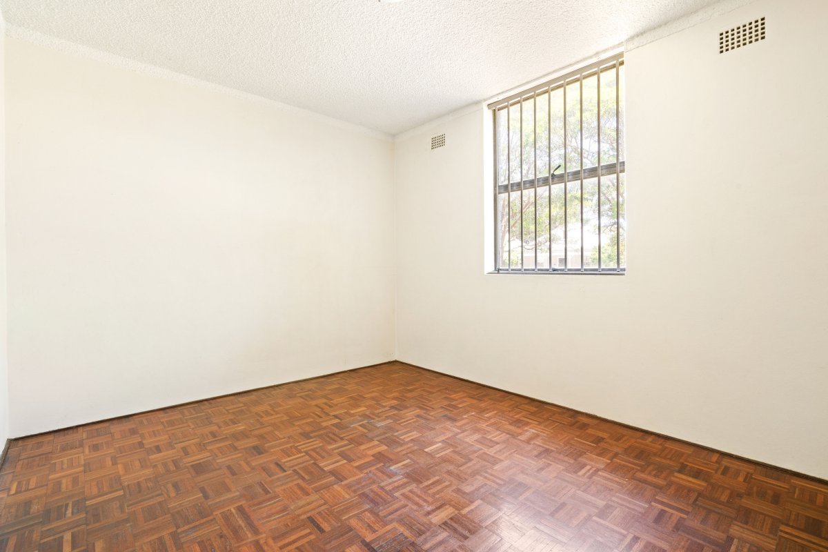 Attractive convenient location. Pet Friendly!