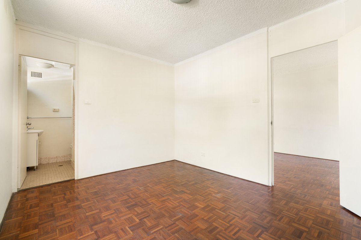 Attractive convenient location. Pet Friendly!