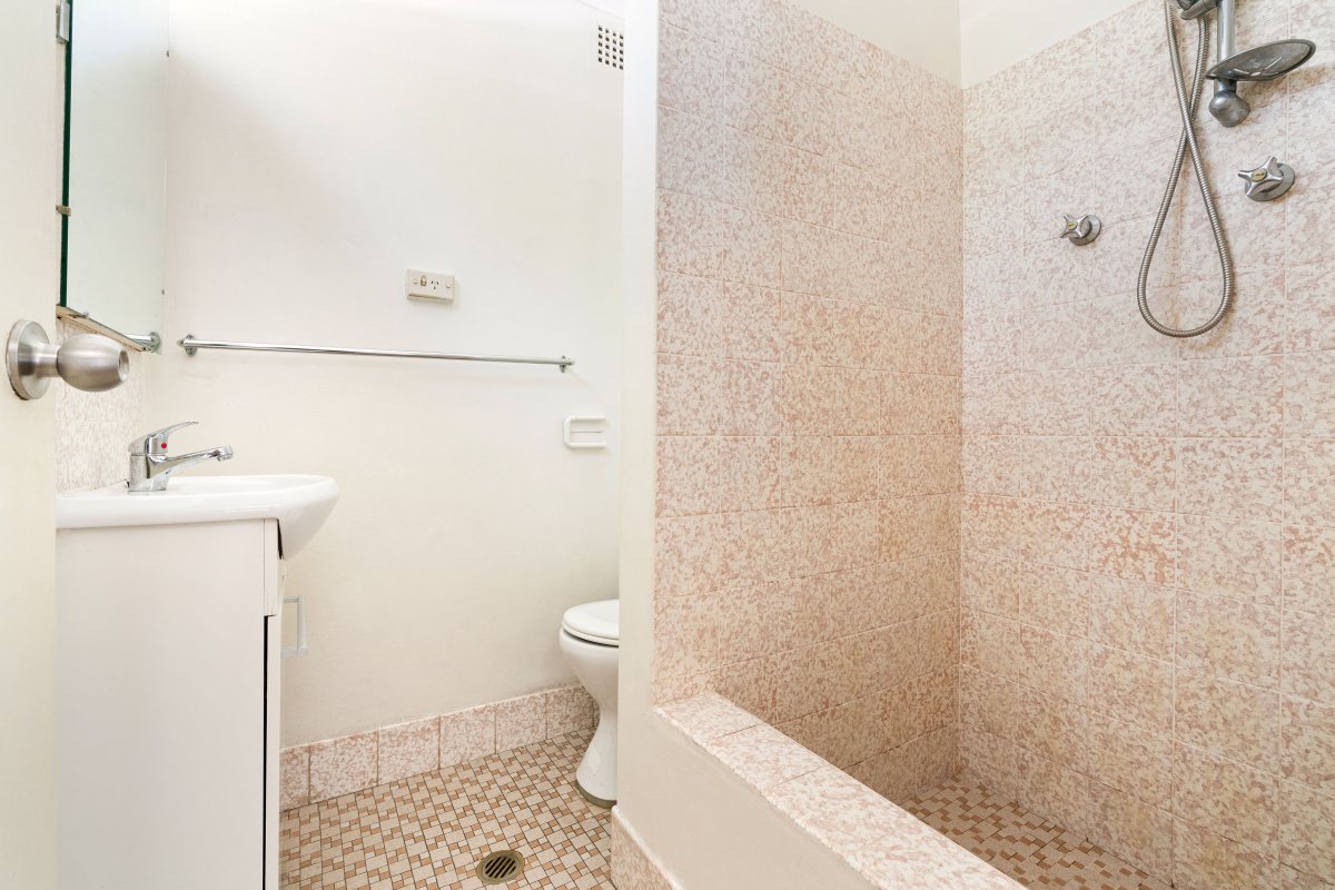 Attractive convenient location. Pet Friendly!