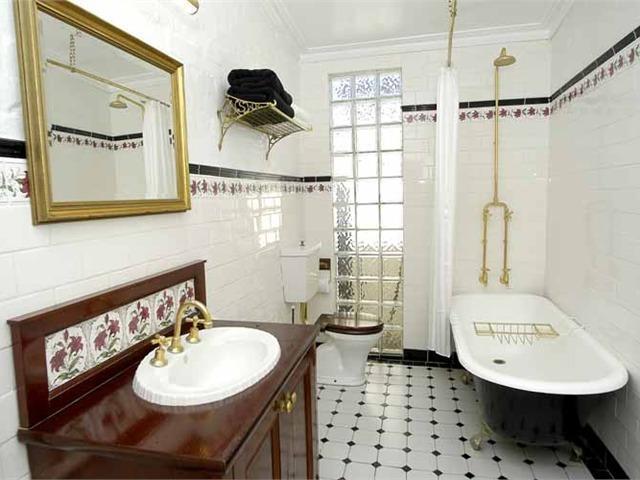 A peaceful and elegant hideaway in Newtown