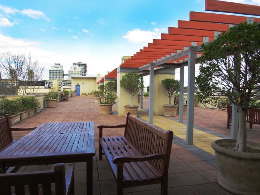 Affordable luxury, fully furnished studio in a great location.