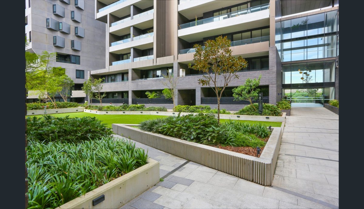 Modern Spacious One bedroom unit with views!