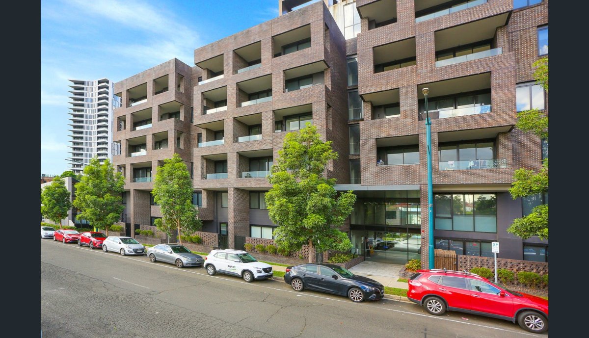 Modern Spacious One bedroom unit with views!