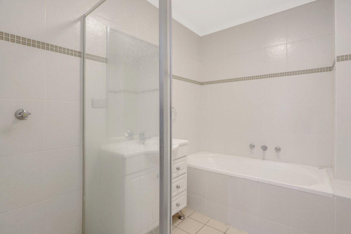 Large Top Floor Apartment in a Great Location